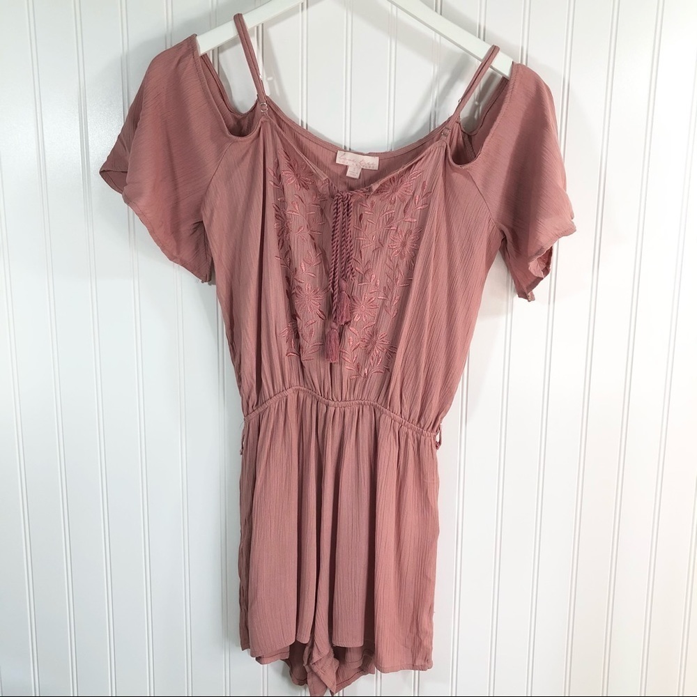 Love Tree Junior’s Cold Shoulder Romper Size Small